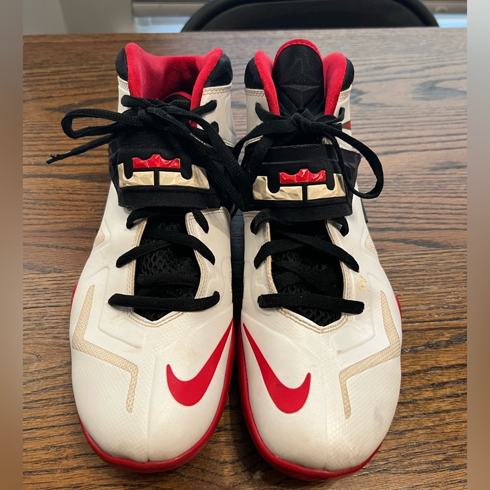 LeBron James Nike Sneakers Men’s Size 11